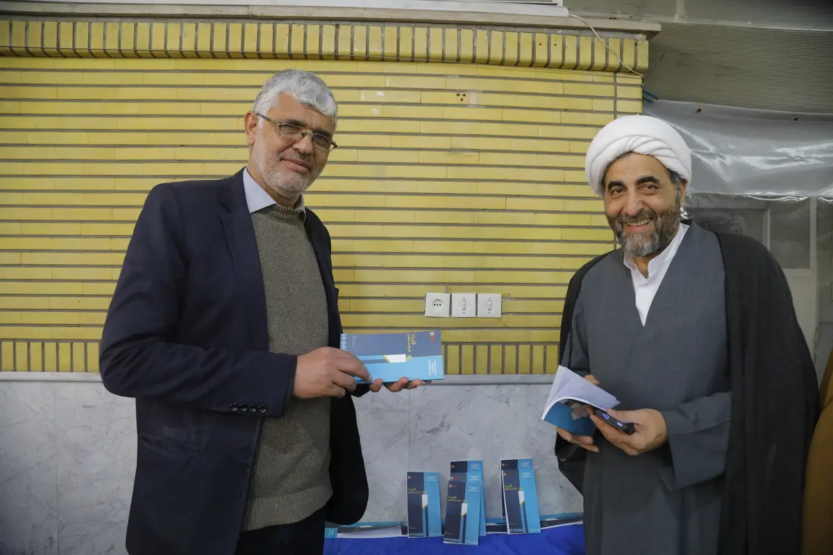  مرحوم آیت‌الله صانعی خاستگاه مشروعیت حکومت‌ها را رضایت عامه و رأی اکثریت می‌دانست