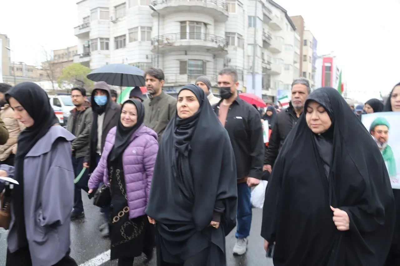 برگزاری مراسم روز جهانی قدس در چهاردهمین روز تحمیل جنگ به ایران/ تکبیر مردم همزمان با انفجارها در حوالی مسیر راهپیمایی+ فیلم و عکس