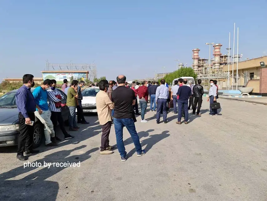 تعدادی از کارکنان نوبت کار فجر انرژی خلیج‌فارس تجمع اعتراضی کردند + تصاویر