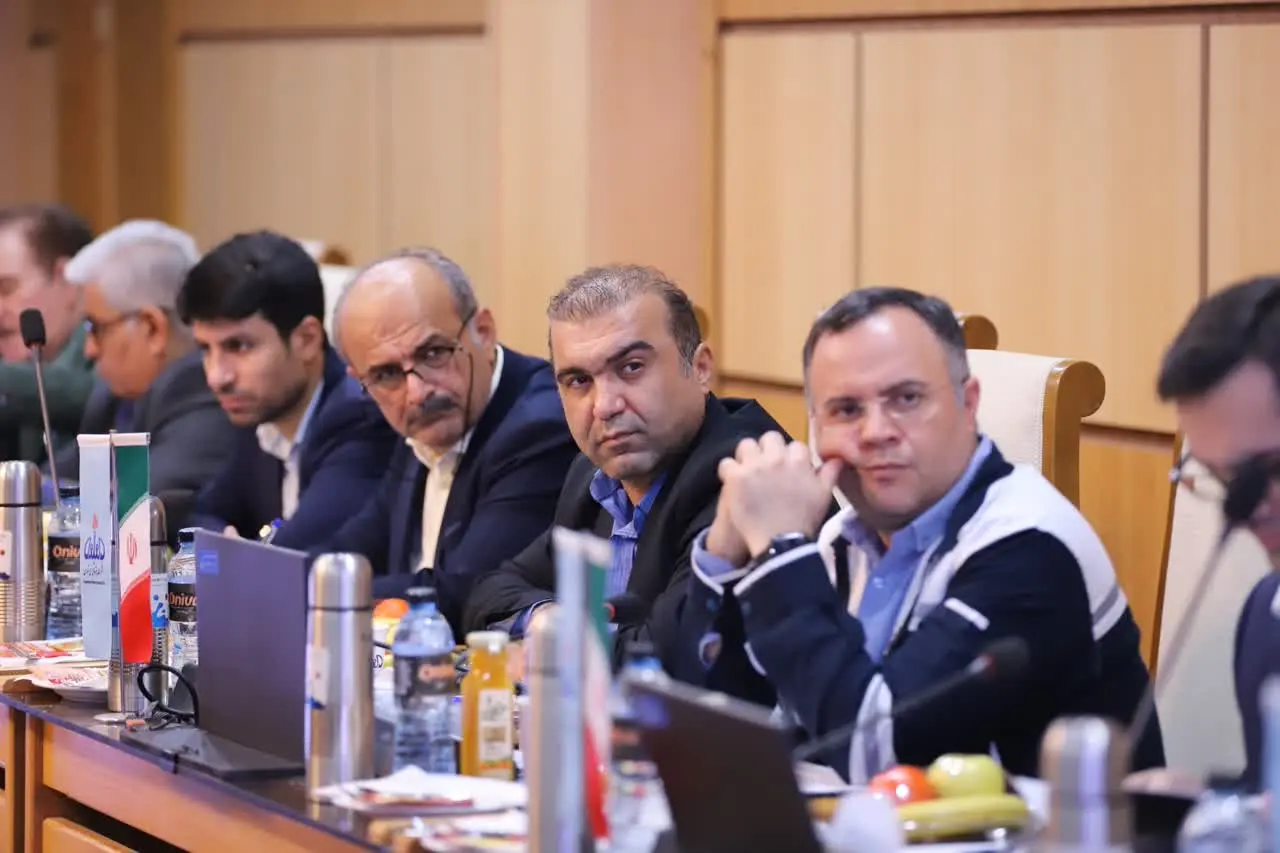 نشست بررسی چالشها و رفع گلوگاههای پتروشیمیهای تابعه تاپیکو به میزبانی پتروشیمی فنآوران برگزار شد