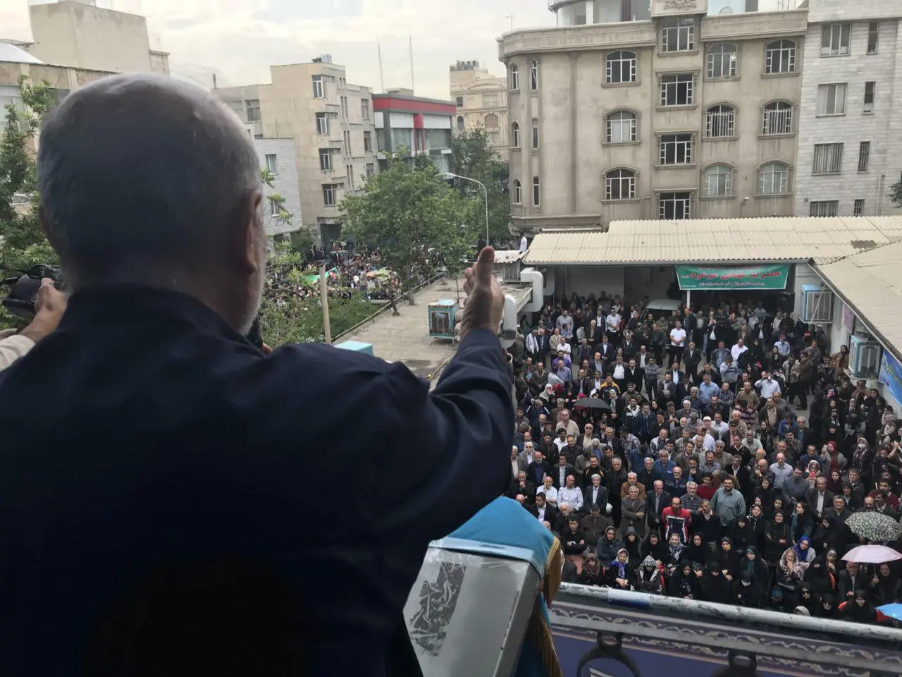 وزیر بهداشت دستش را از جیب کارگران درآورد/ هرچه دهان کارگران را ببندید دهان خورندگان بازمی‌شود/ تصمیم‌گیران منتظر اعتراض‌های جدی‌تر کارگران باشند+ فیلم و عکس