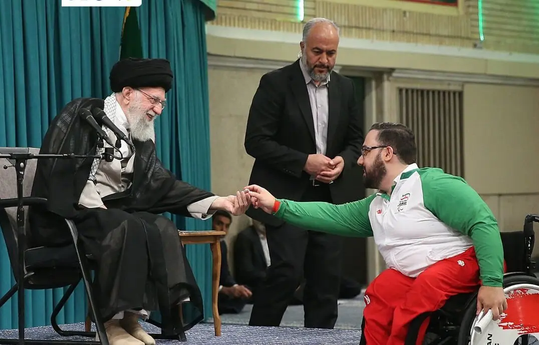 ورزشکارانی که از رهبر شهید انگشتر هدیه گرفتند+ عکس