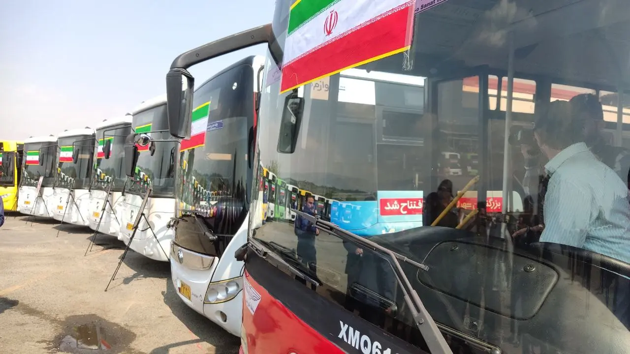 رونمایی از ۴۰ اتوبوس نو در شرکت واحد/ امسال حداقل ۲ هزار دستگاه اتوبوس جدید وارد ناوگان اتوبوسرانی تهران خواهد شد