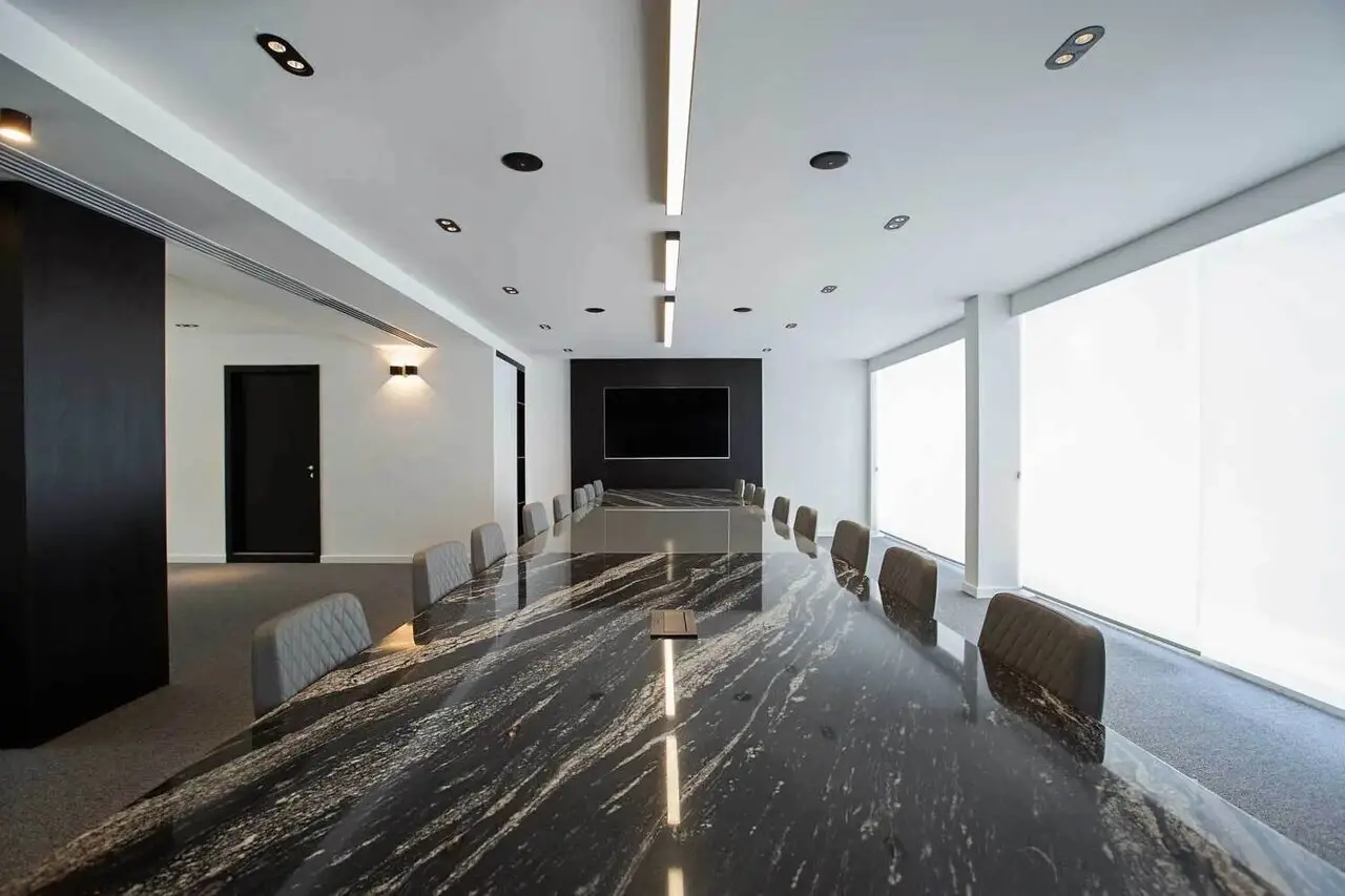 تصاویر ساختمان اداری لوکس در قلب باغ ۵ هزار متری تهران