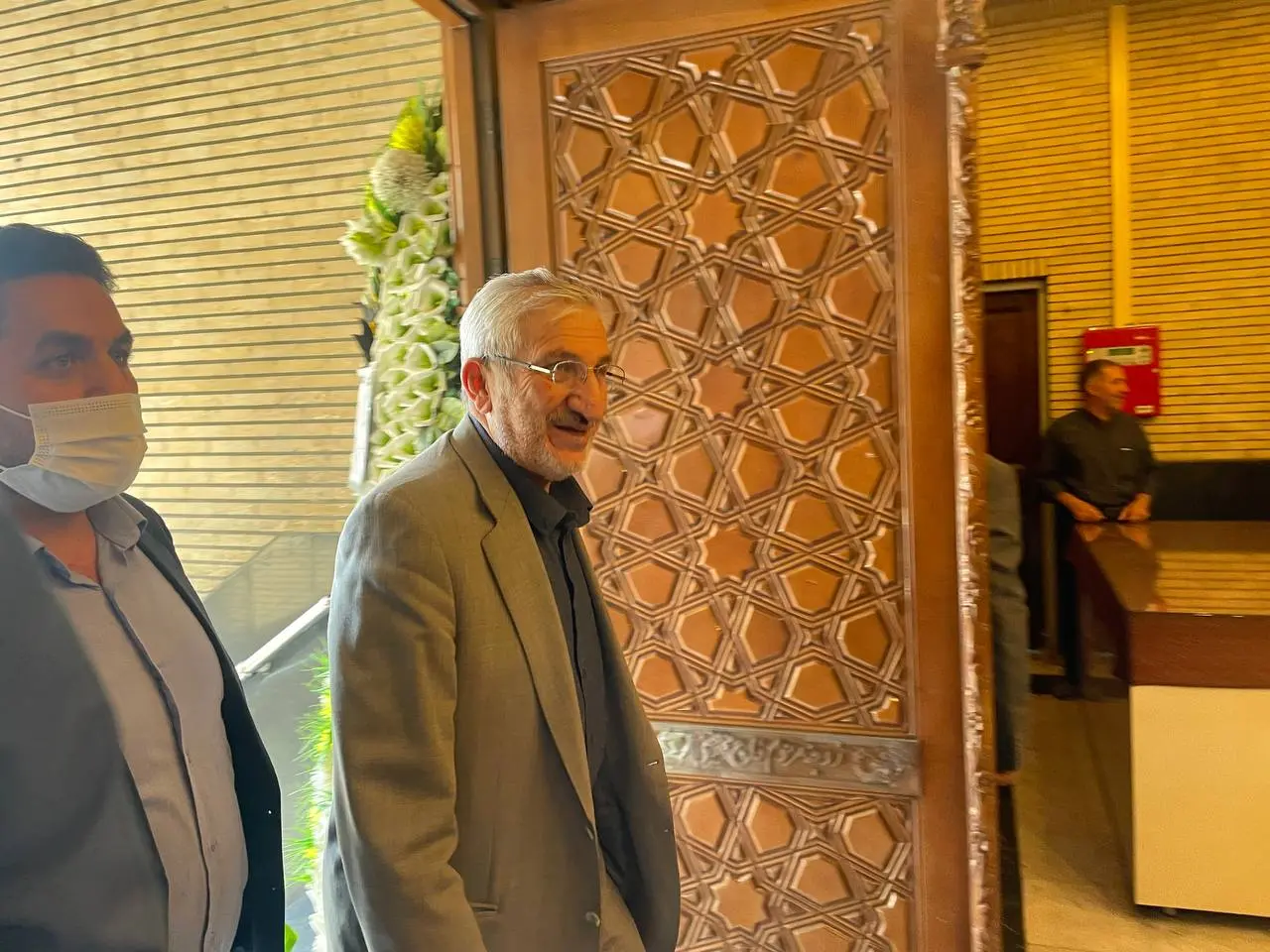 حضور چهره‌های سرشناس سیاسی و اقتصادی در مراسم ترحیم پرویز داوودی + عکس