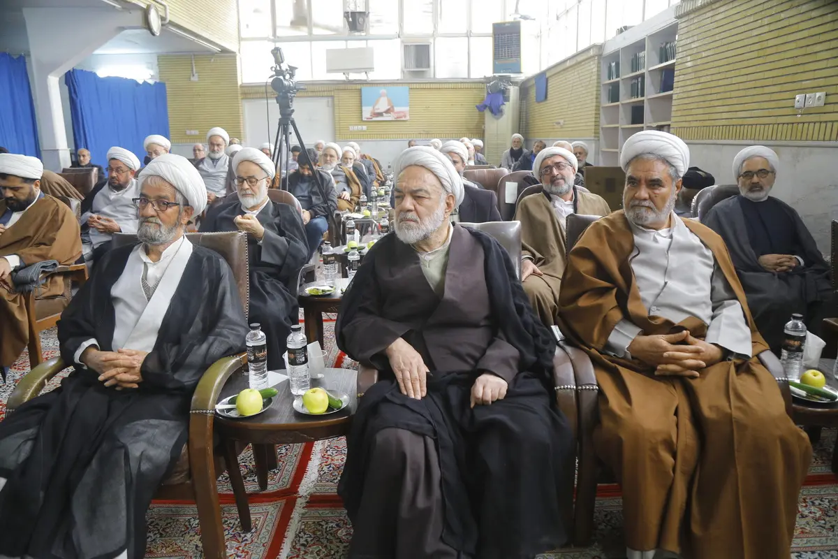  مرحوم آیت‌الله صانعی خاستگاه مشروعیت حکومت‌ها را رضایت عامه و رأی اکثریت می‌دانست