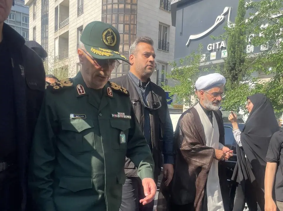 حضور پرشور مردم تهران برای بدرقه رئیس‌جمهور شهید و همراهانش + عکس و فیلم