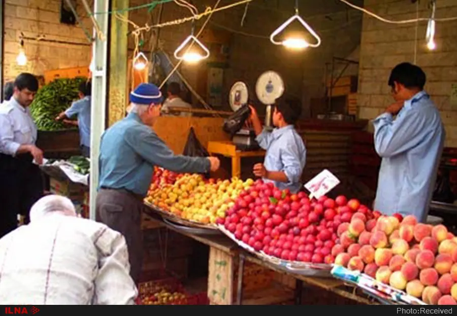 ضربه سنگین مالیات بر پیکر میوه فروشان شیراز / شرایط کار روز به روز برای مغازه داران دشوارتر می‌شود/ مسئولان مالیاتی با اصناف صادقانه برخورد نمی کنند