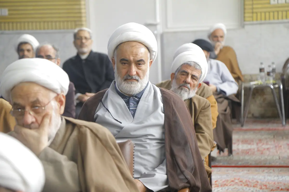  مرحوم آیت‌الله صانعی خاستگاه مشروعیت حکومت‌ها را رضایت عامه و رأی اکثریت می‌دانست