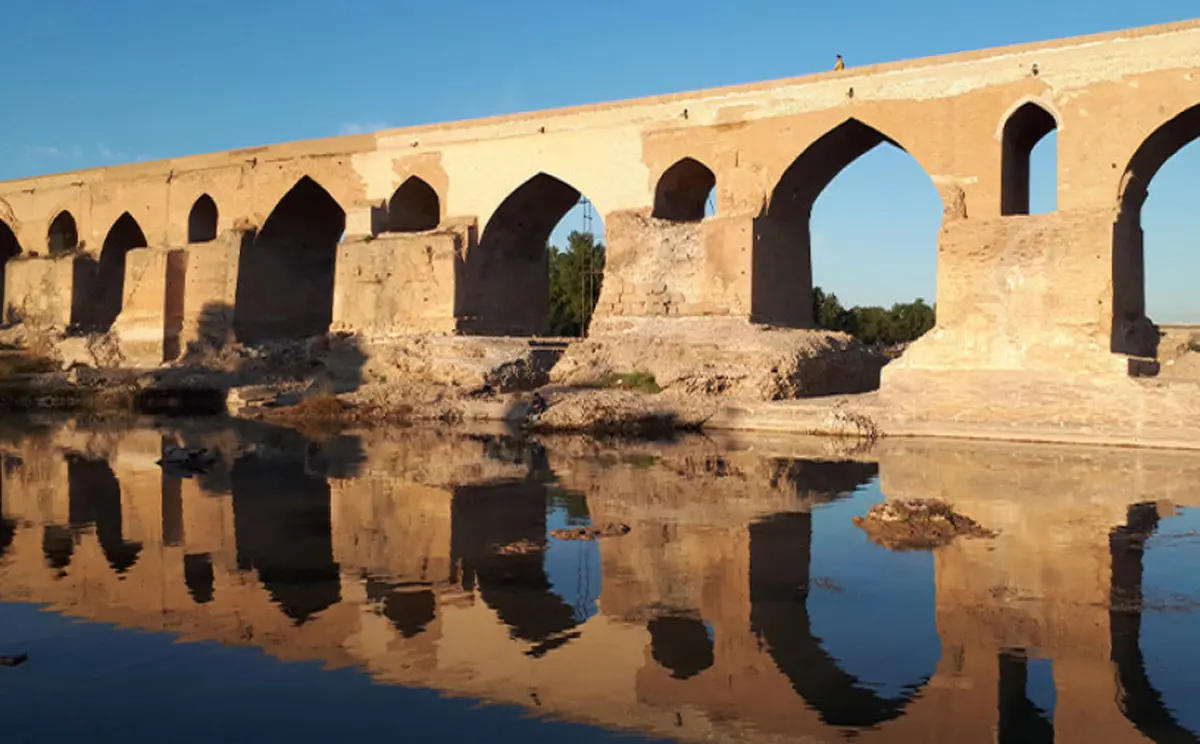 پرواز پرستوها در شهر آجری ایران/ دزفول شهر آب و آجر