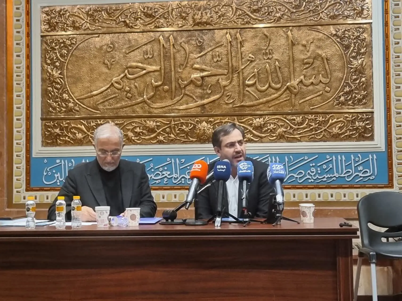 واکاوی ریشه‌های اقتصادی اعتراضات اخیر/ قیمت ارز آزاد ساختگی است/ مزد امسال را دریابیم