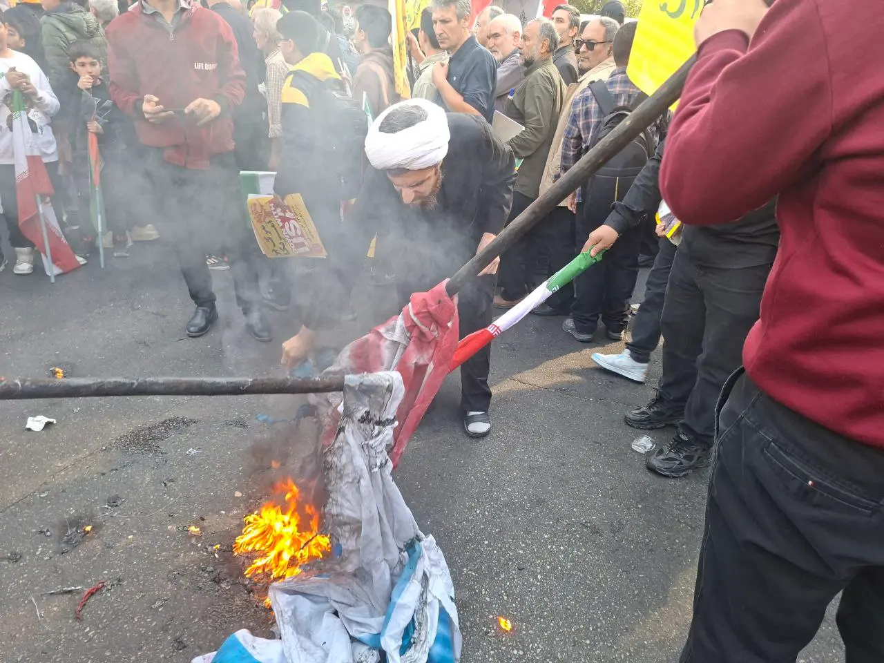 برگزاری راهپیمایی ۱۳ آبان در تهران + تصاویر 