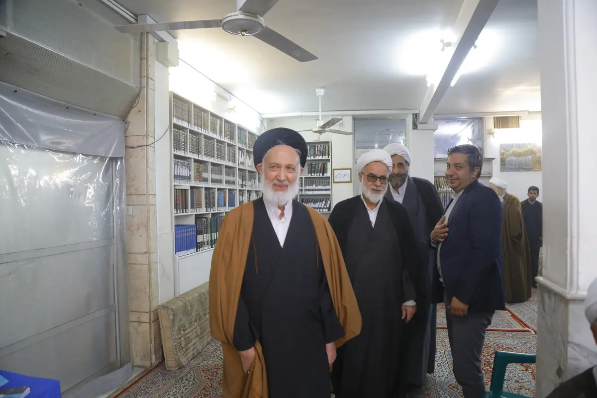  مرحوم آیت‌الله صانعی خاستگاه مشروعیت حکومت‌ها را رضایت عامه و رأی اکثریت می‌دانست