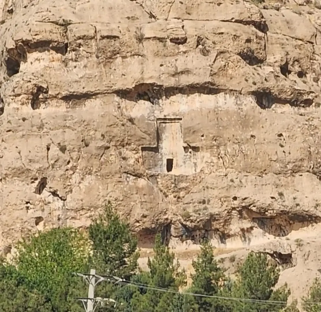 میراث هخامنشی در تیررس معدن‌کاوی/ کوه ایوب و فالونک در کانون مناقشه بر سر اکتشاف معدن /میراث فرهنگی نباید در برابر تصمیم‌های پرهزینه منفعل باشد