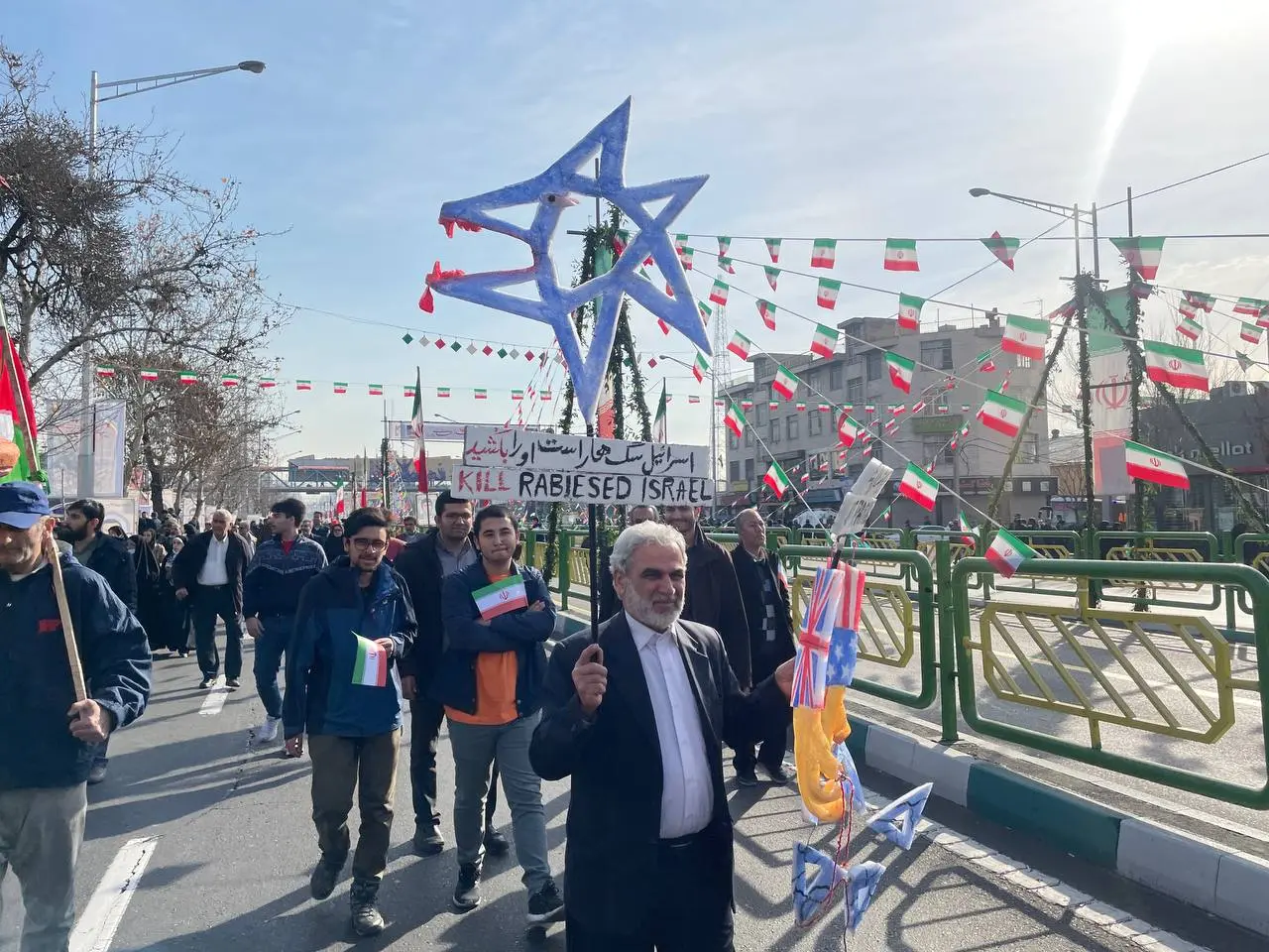 ایرانیان ۴۵ سالگی انقلاب را جشن گرفتند