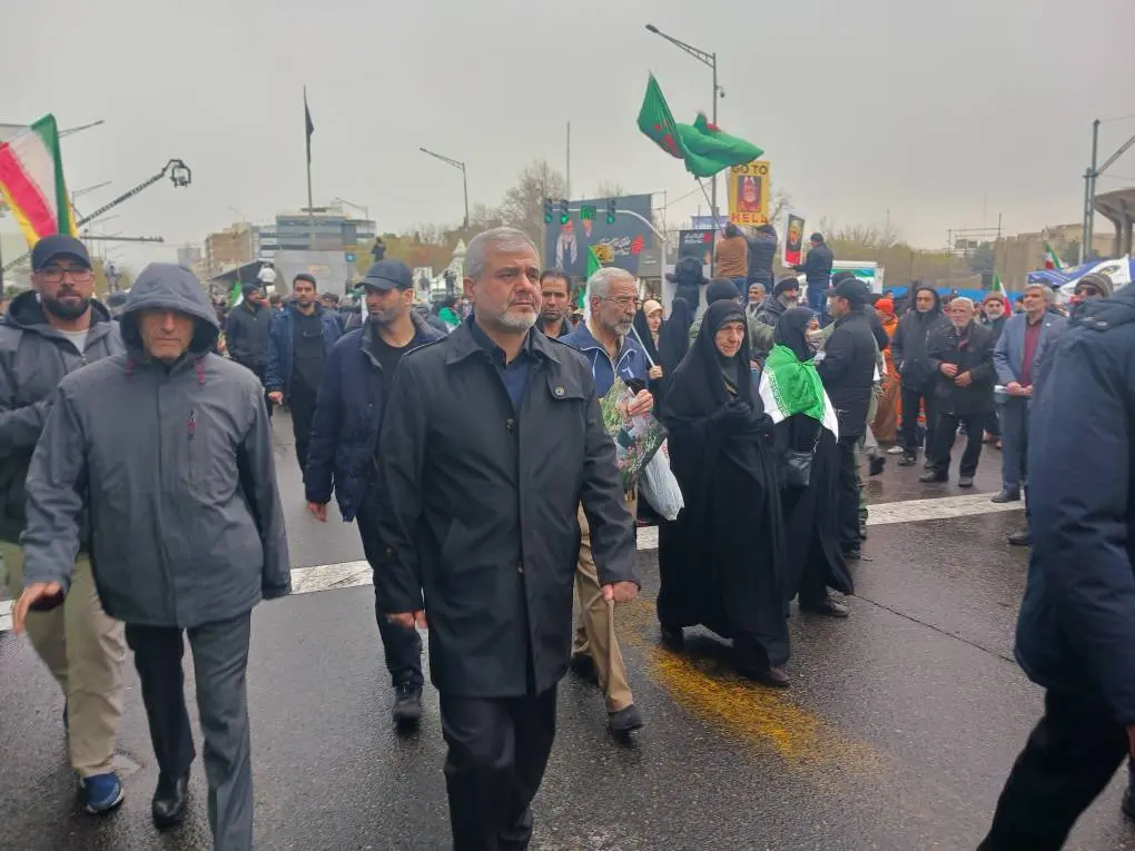برگزاری مراسم روز جهانی قدس در چهاردهمین روز تحمیل جنگ به ایران/ تکبیر مردم همزمان با انفجارها در حوالی مسیر راهپیمایی+ فیلم و عکس