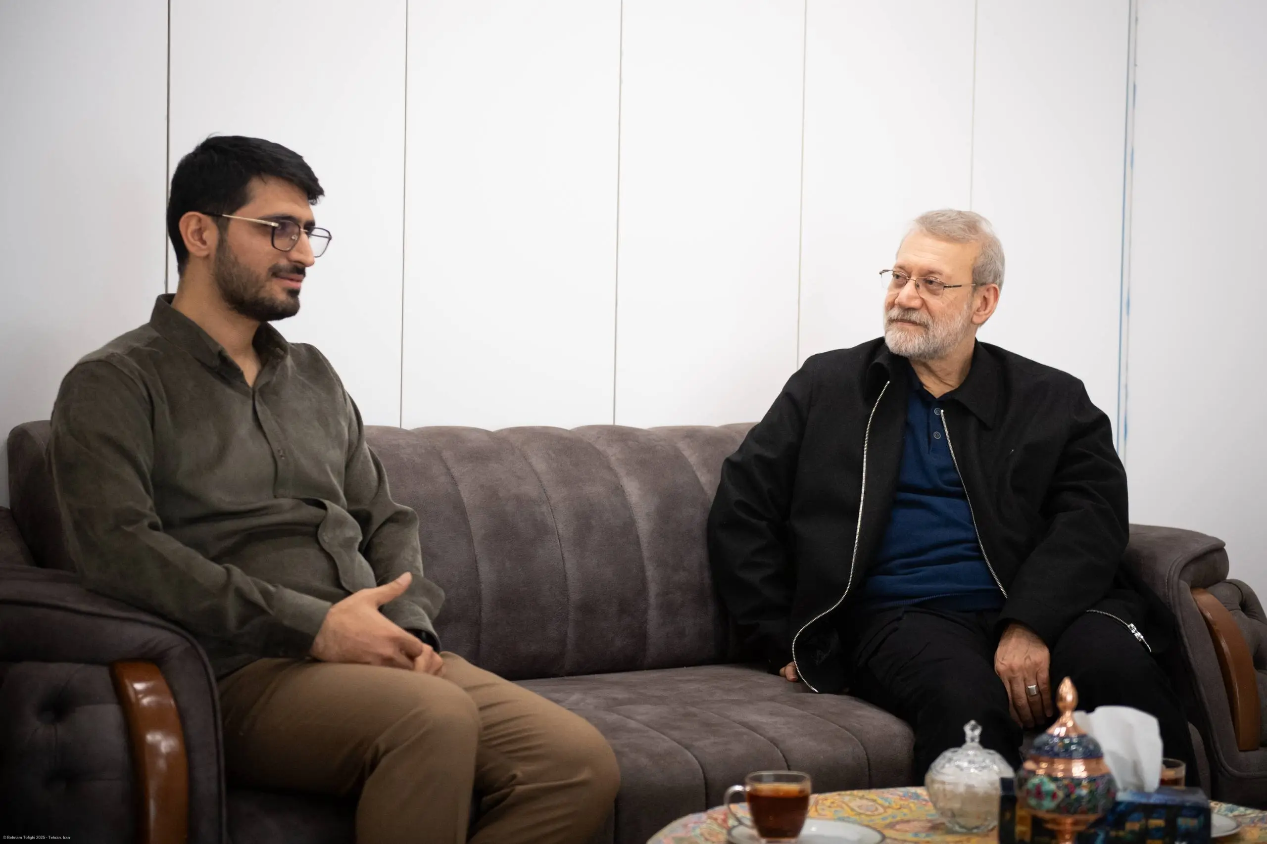 دیدار لاریجانی با خانواده شهیدان حاجی‌زاده و باقری 