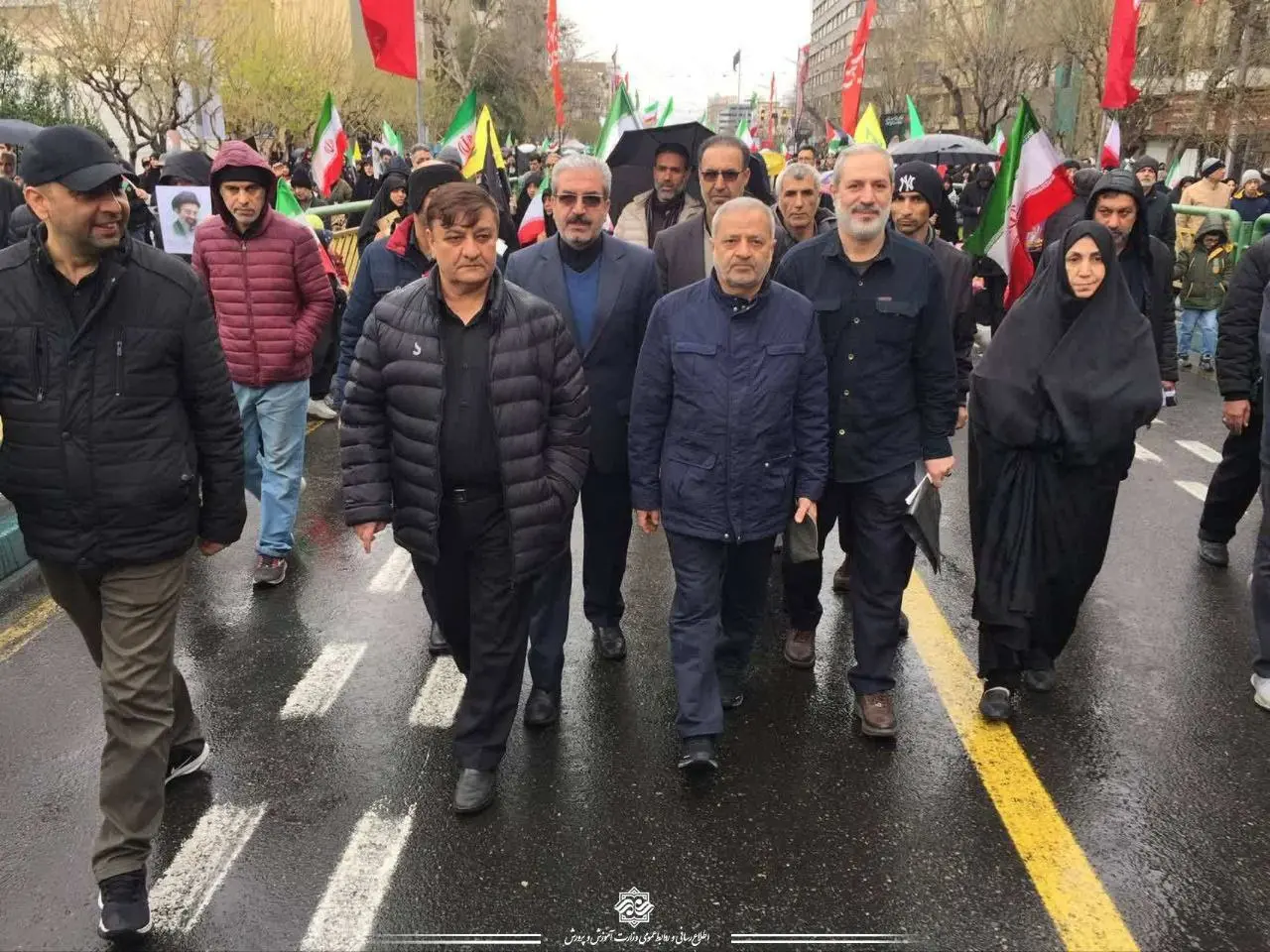 برگزاری مراسم روز جهانی قدس در چهاردهمین روز تحمیل جنگ به ایران/ تکبیر مردم همزمان با انفجارها در حوالی مسیر راهپیمایی+ فیلم و عکس