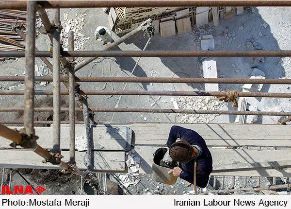 قصه محرومیت‌های کارگران فصلی؛ از نی‌بُری در خوزستان تا آجرپزی در تهران