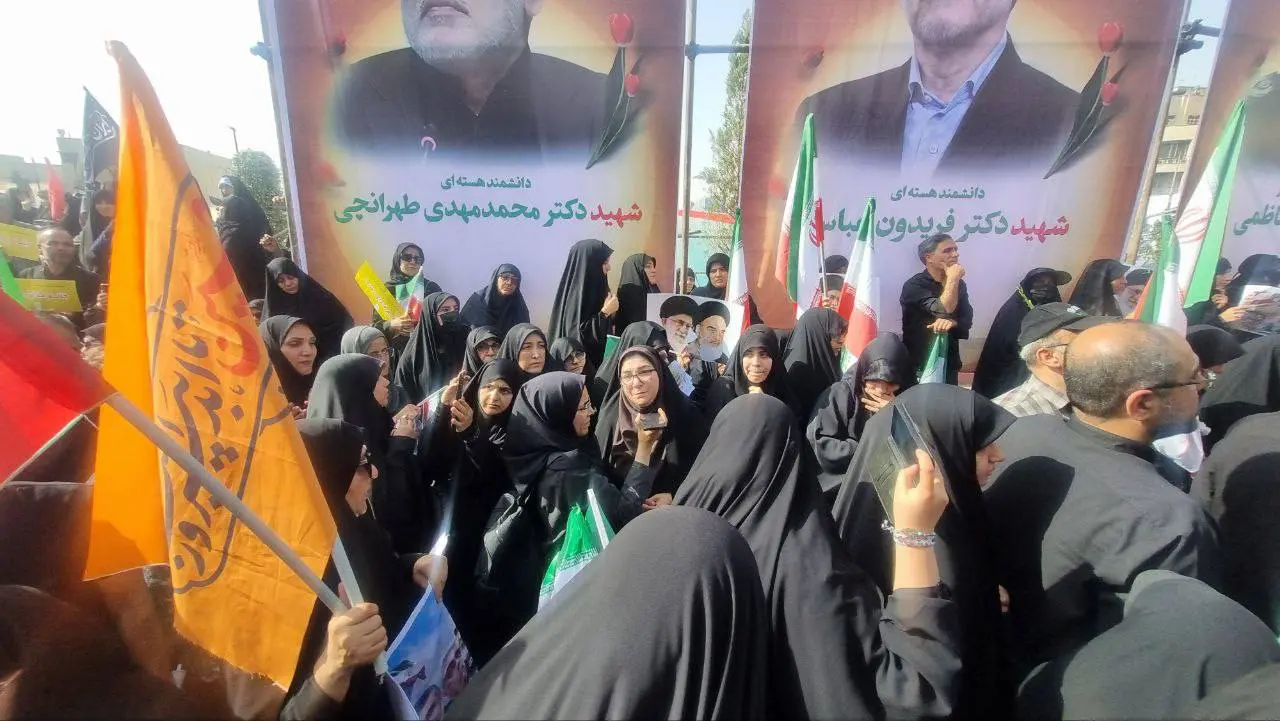 حضور جامعه ورزش بانوان در مراسم وداع با شهدای حمله صهیونیستی