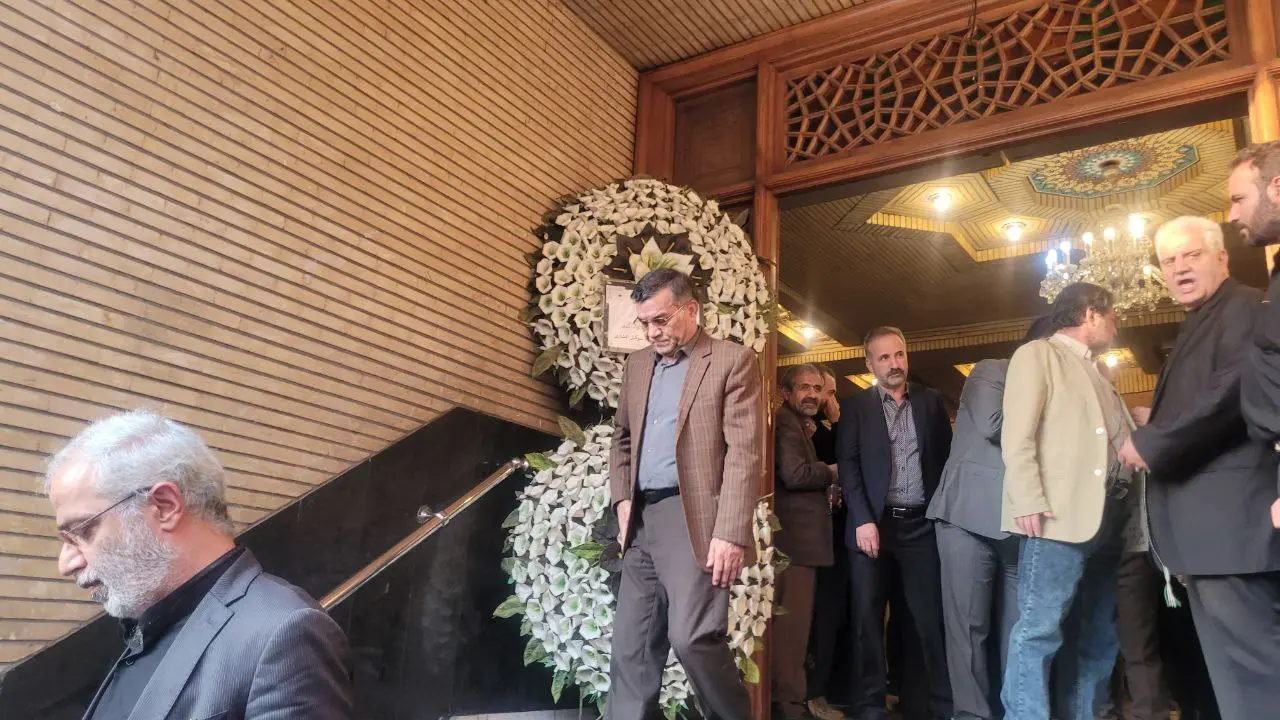 برگزاری مراسم ترحیم برادر مصطفی تاجزاده با حضور فعالان سیاسی اصلاحطلب + تصاویر