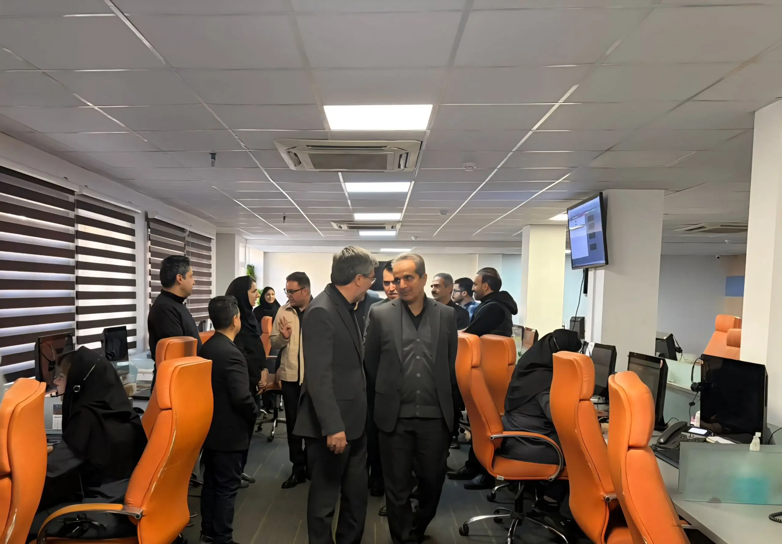 تجلی تعهد سازمانی در ایام تعطیل؛ حضور میدانی مدیرعامل بیمه ایران در مرکز تماس

