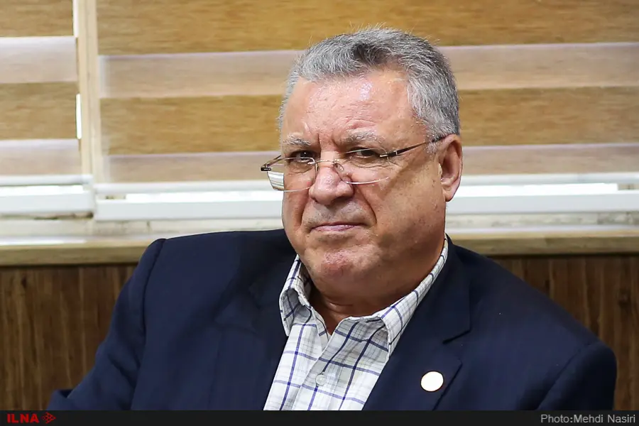 لاستیک 3 میلیونی، 8 میلیون در بازار فروخته میشود/ 30 درصد از خردهفروشان ورشکست شدهاند/ مازاد تولید به افراد خاص داده میشود/تولیدکنندگان ملزم به ارائه آمار به اتحادیهها نیستند