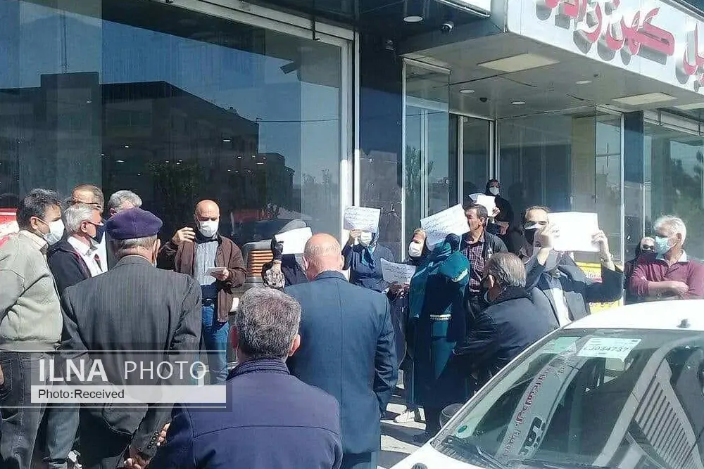 تجمع بازنشستگان کارگری مقابل تامین اجتماعی/ مستمریها را به خط فقر ده میلیون تومانی نزدیک کنید/ افزایش ۳۹ درصدی کافی نیست!
