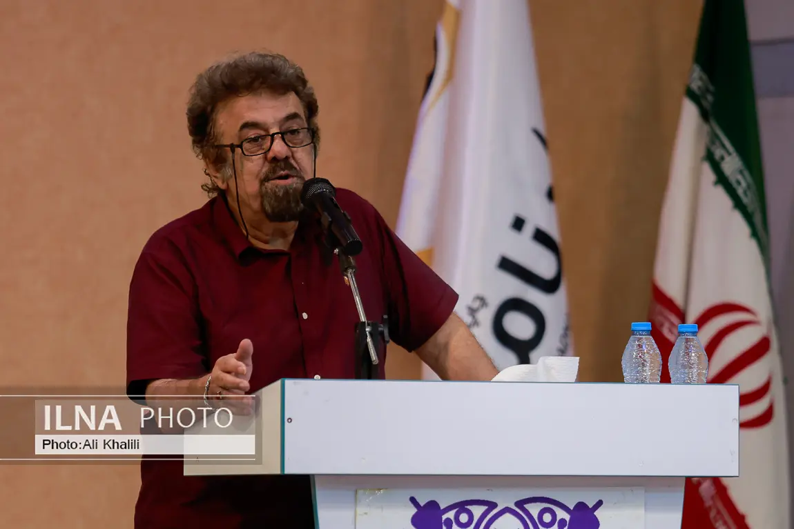 رونمایی از مجموعه شعر سعید امکانی؛ «بهار همینجا پشت چراغ قرمز سبز خواهد شد» + عکس