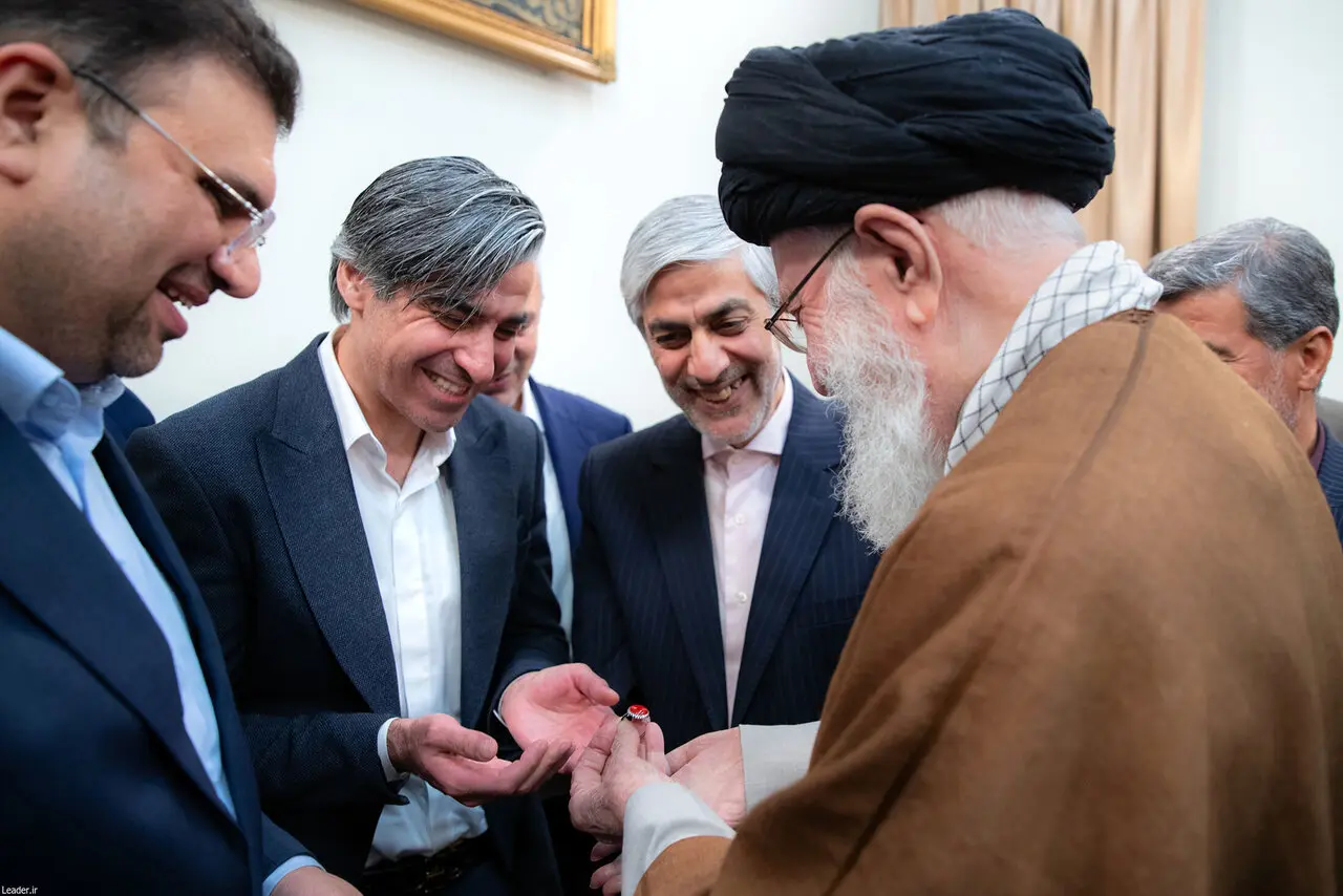 ورزشکارانی که از رهبر شهید انگشتر هدیه گرفتند+ عکس