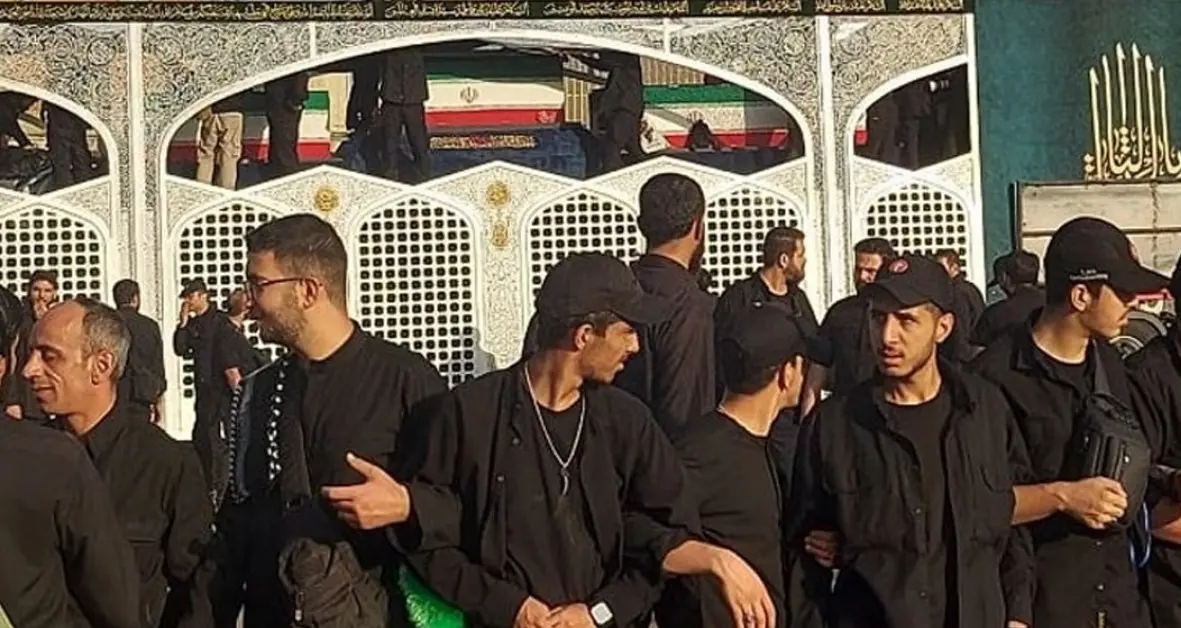 آغاز مراسم تشییع پیکر رهبر شهید انقلاب در تهران/  همه با پرچم‌های سرخ آمدند