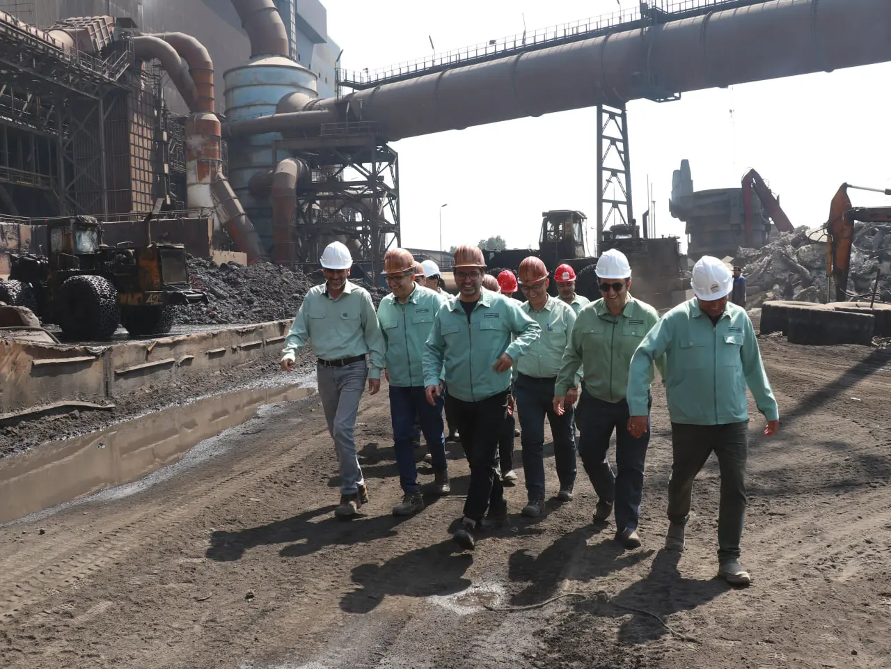 چراغ تولید را با همدلی روشن نگاه می‌داریم