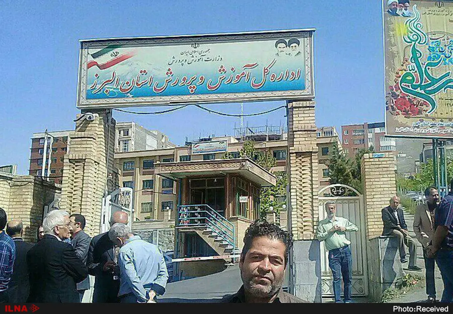 تجمع معلمان شاغل و بازنشسته مقابل ادارات آموزش و پرورش/ "بهبود معیشت" و "لغو خصوصیسازی" مهمترین خواستههاست