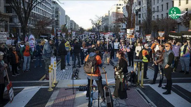 تجمع مقابل کاخ سفید؛ ترامپ را استیضاح کنید + عکس