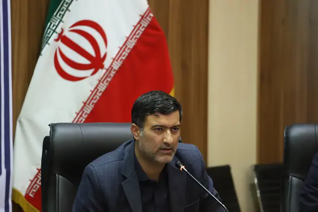 سهم فارس از شرکت های دانش بنیان قابل قبول نیست/ شرکت‌های خودروساز اجازه فعالیت به دانش‌بنیان‌ها نمی‌دهند