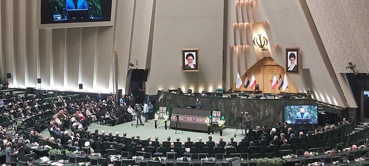 آغاز مراسم بزرگداشت شهدای خدمت در صحن مجلس شورای اسلامی+عکس +فیلم