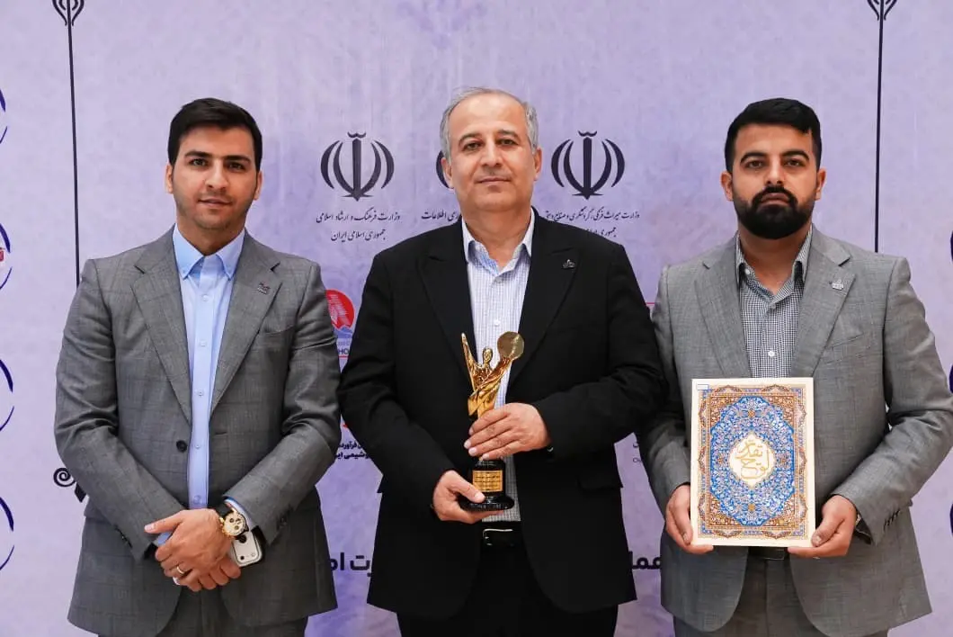 تندیس زرین «چهره‌های نامی صنعت و اقتصاد کشور» بر دستان مدیرعامل پتروشیمی فن‌آوران؛ تجلی استراتژی تاب‌آوری و تداوم تولید
