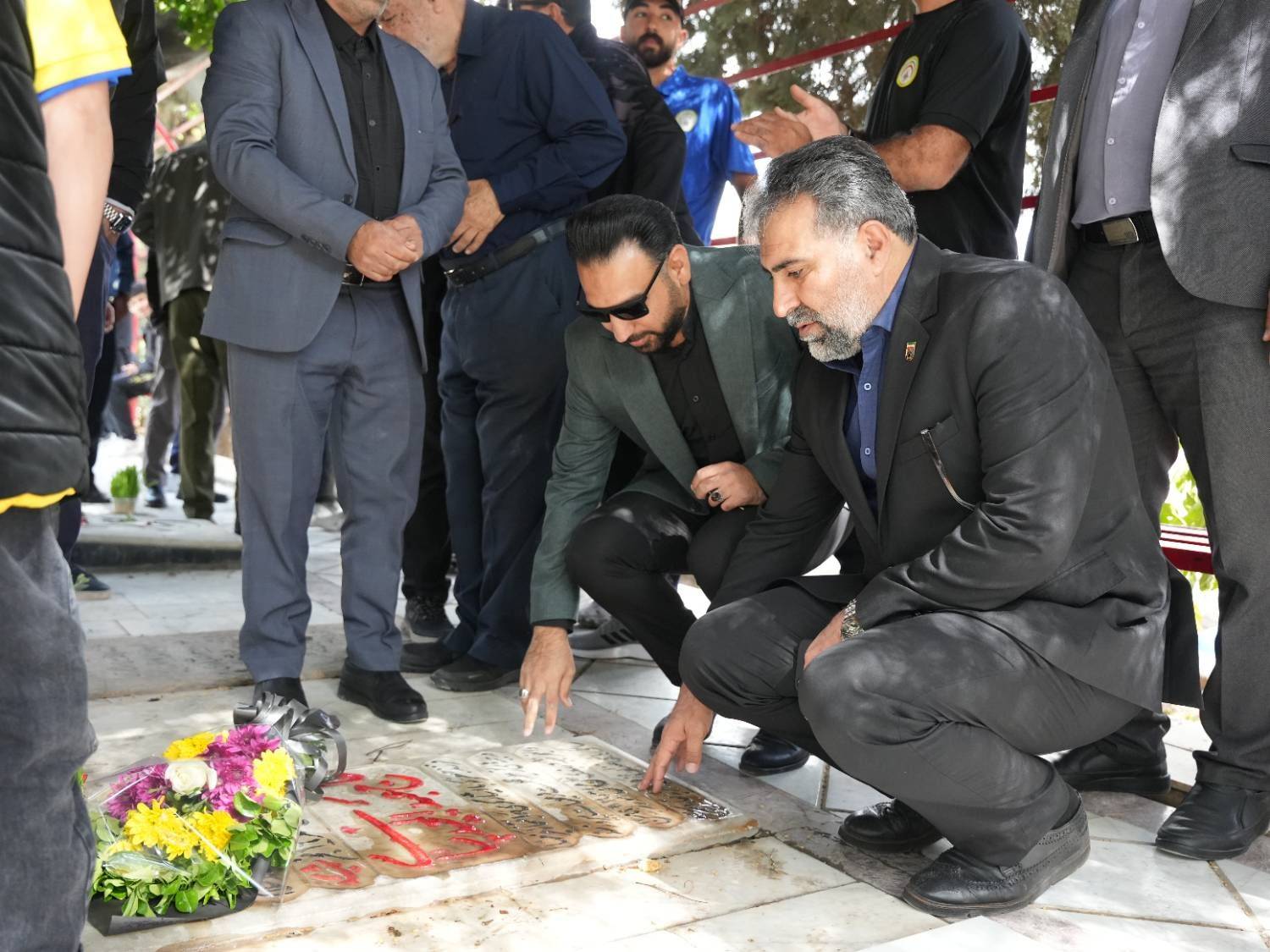 حضور اعضای باشگاه فجر بر مزار شهید مجید سپاسی