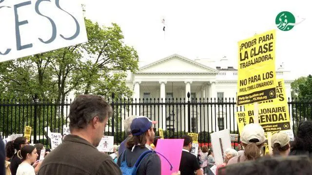 تجمع مقابل کاخ سفید؛ ترامپ را استیضاح کنید + عکس