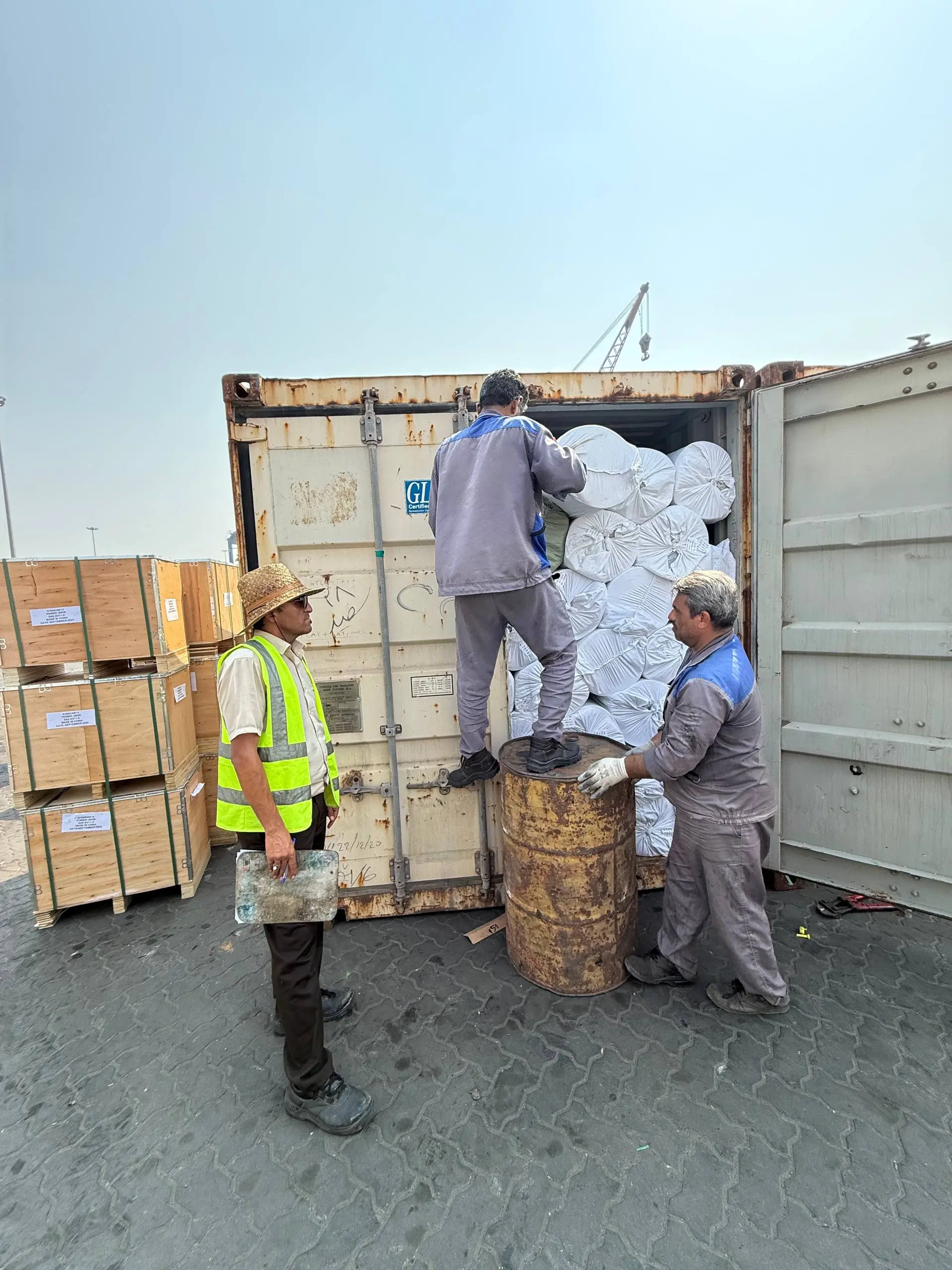 چهارماه بیحقوقی ترخیصکاران بندر/ آرزوی کار در گرمای ۶۰ درجه/ ترکشهای جنگ درست وسط سفرههای تهیدستان خورد!