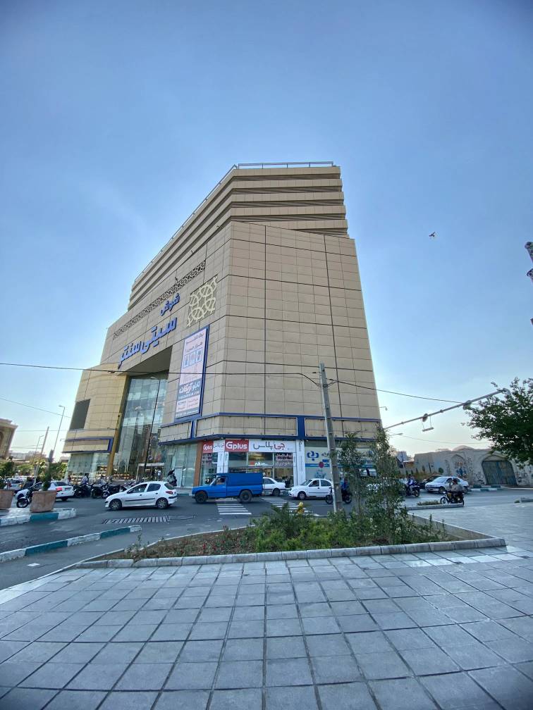 اینجا «همه» فقیرند/ ملت نان را هم نسیه میخرند/ تزریق هروئین در چندقدمی یک مجتمع تجاری غولپیکر!
