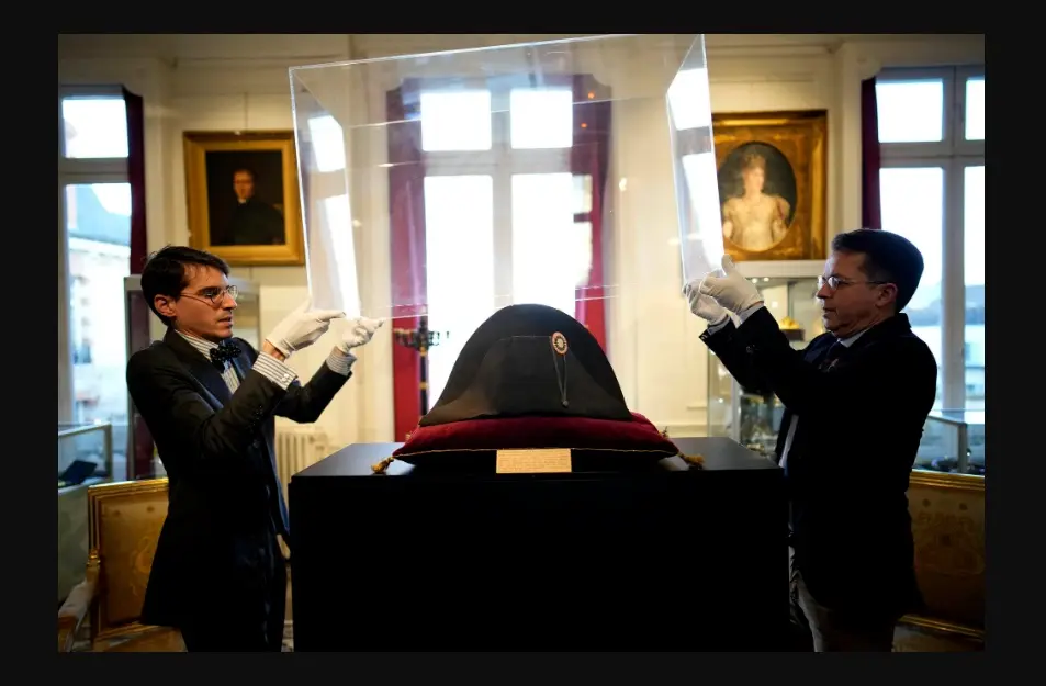 کلاه معروف ناپلئون بناپارت دو میلیون دلار فروخته شد