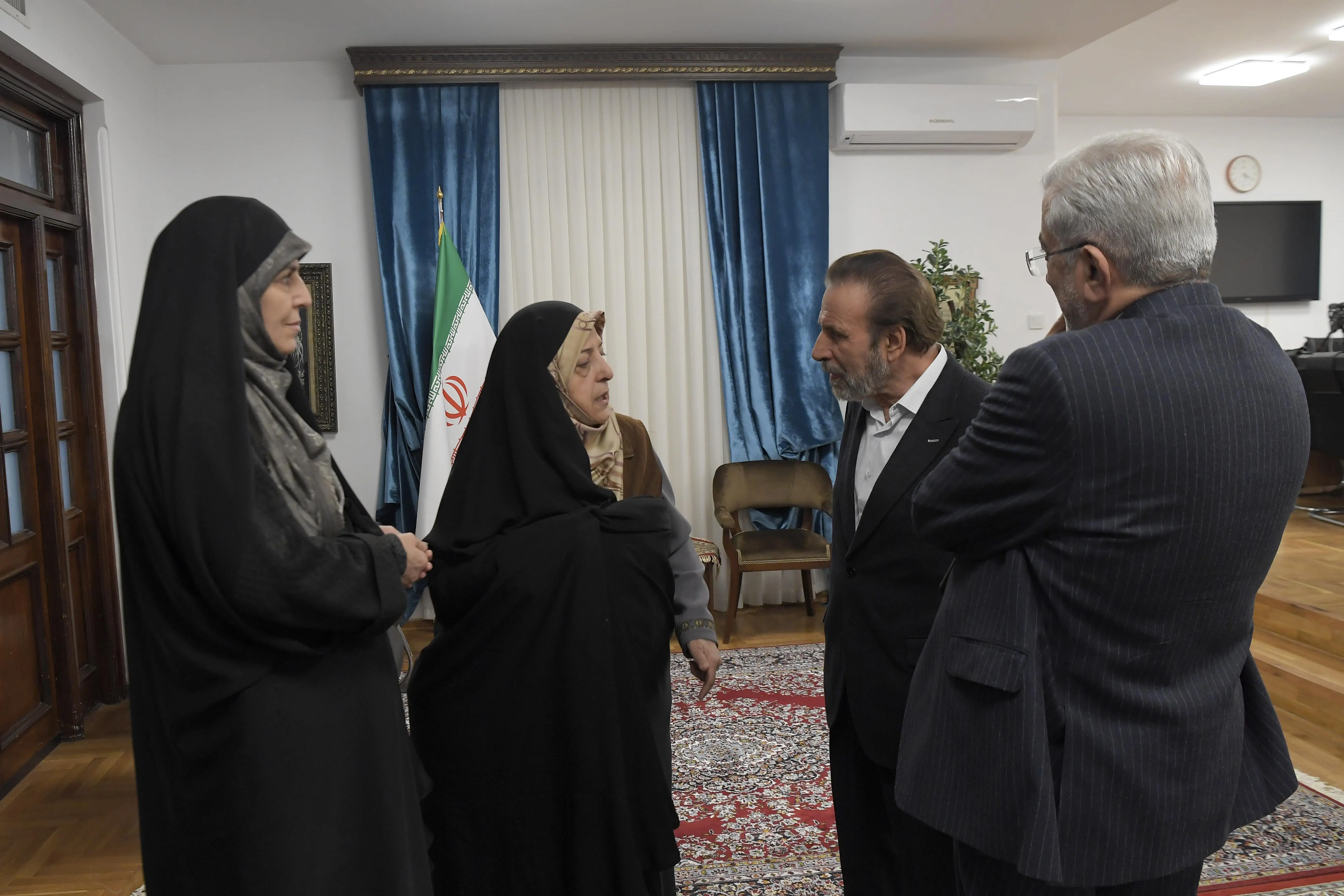 تصاویر دیدار جمعی از وزیران و معاونان سابق با روحانی