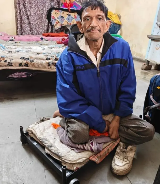 این گدا سه خانه و چند خودرو دارد!