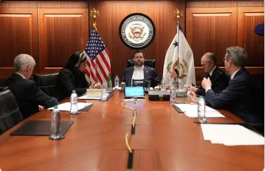 تصاویر ترامپ در اتاق جنگ علیه ایران+ تصاویر