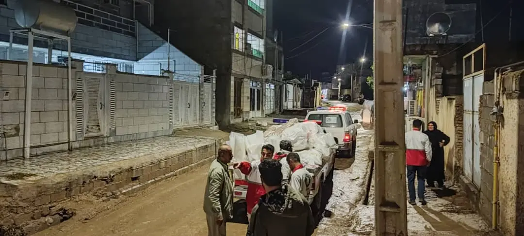 تداوم امدادرسانی هلالاحمر خوزستان به متأثرین بارشهای اخیر در ۱۰ شهرستان/رهاسازی ۱۵۳ خودرو گرفتار در برف