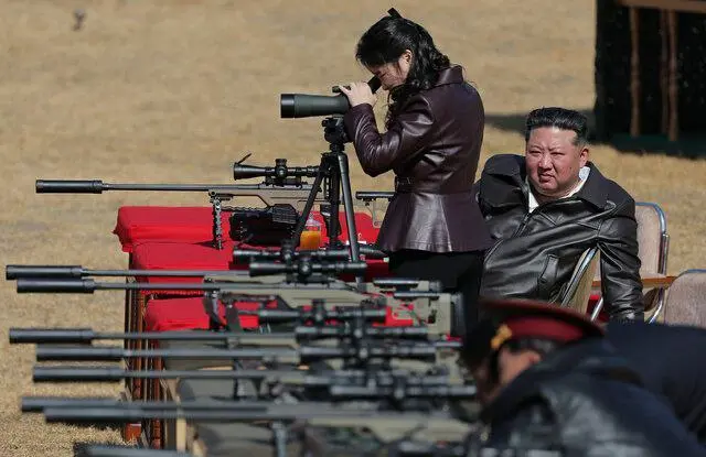 تصاویر دختر کیم جونگ اون در میدان تیر 