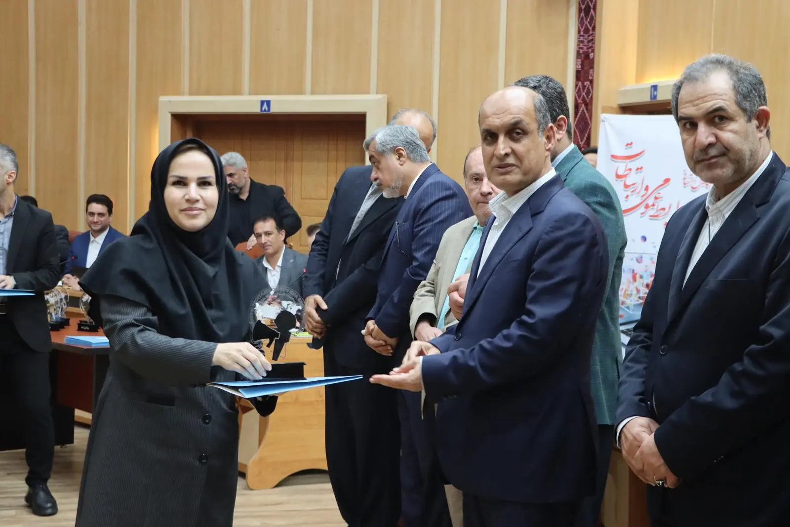 10 مدیر روابط عمومی برتر استان گیلان تجلیل شدند