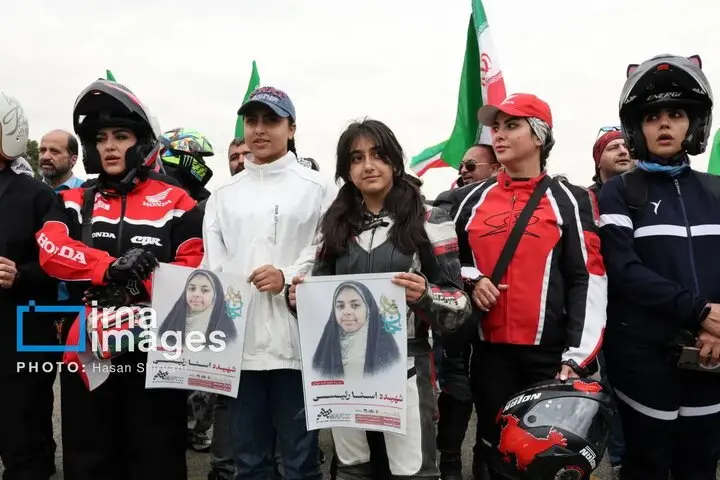 رژه کم سابقه زنان موتورسوار در میدان آزادی + عکس