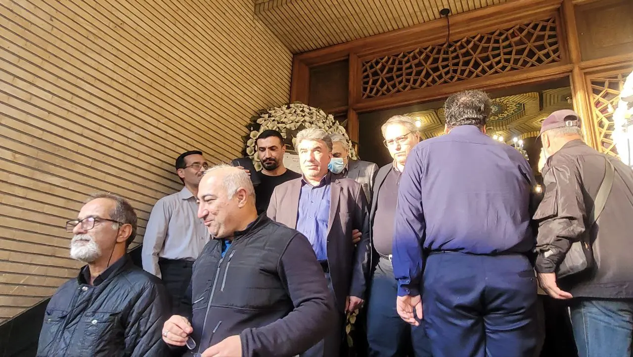 برگزاری مراسم ترحیم برادر مصطفی تاجزاده با حضور فعالان سیاسی اصلاحطلب + تصاویر